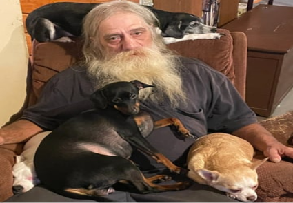Image of Curtis Quiggle and his dogs.